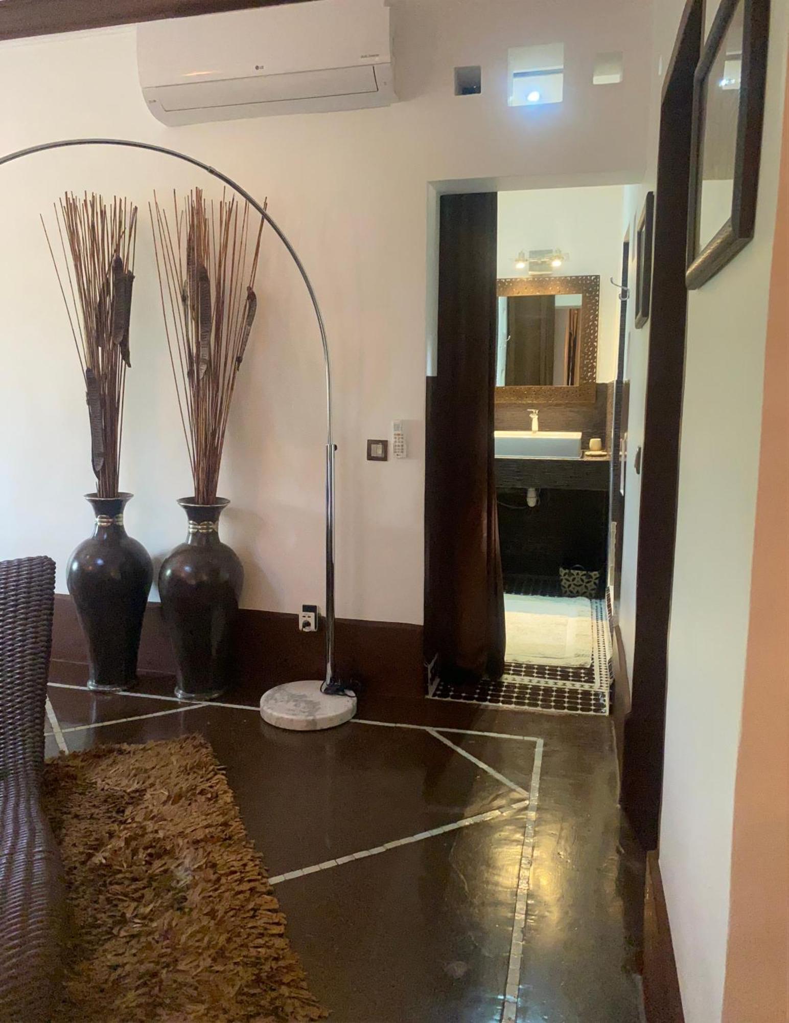 Villa Mano Lagouassem Rom bilde